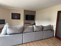 Sofa espacoso e confortavel