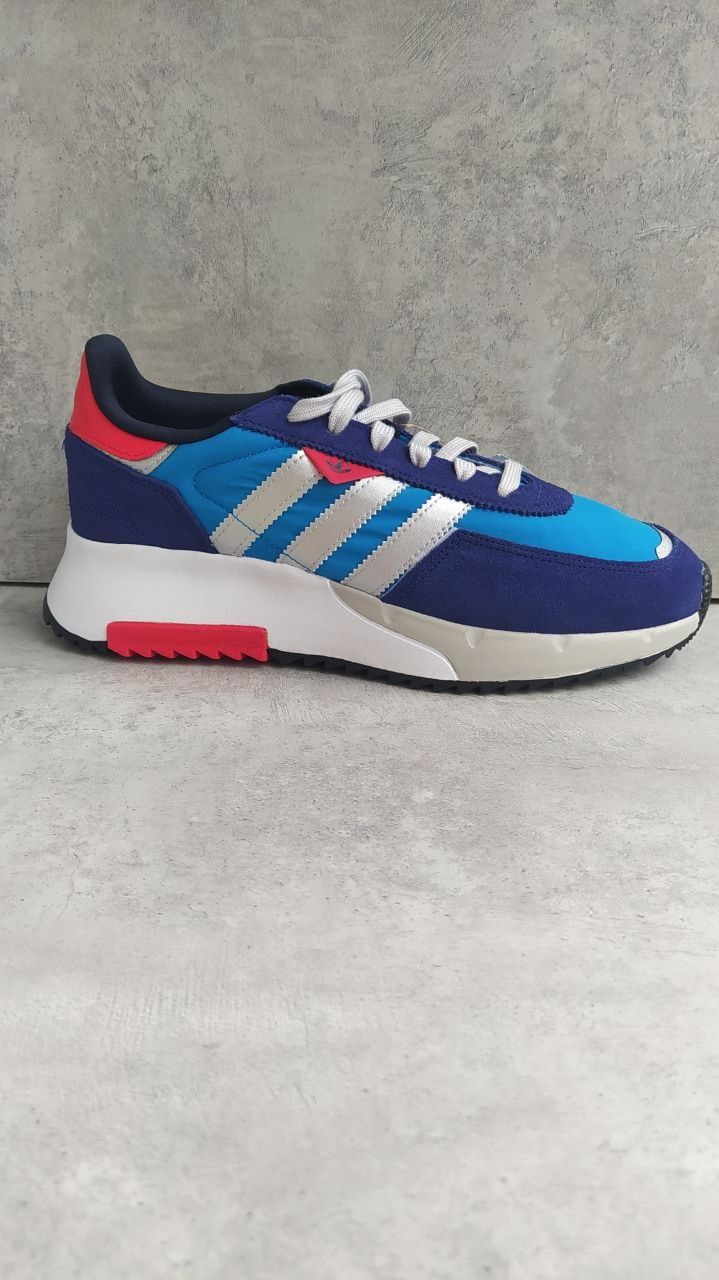 Adidas response sobakov retropy