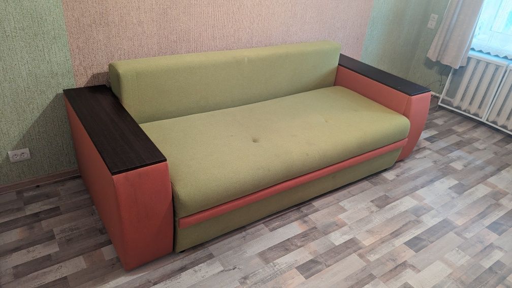 Розкладний диван, вмісткий , зручний, гарний, практичний