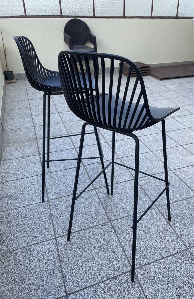 Cadeiras altas de bar + pernas de balcão