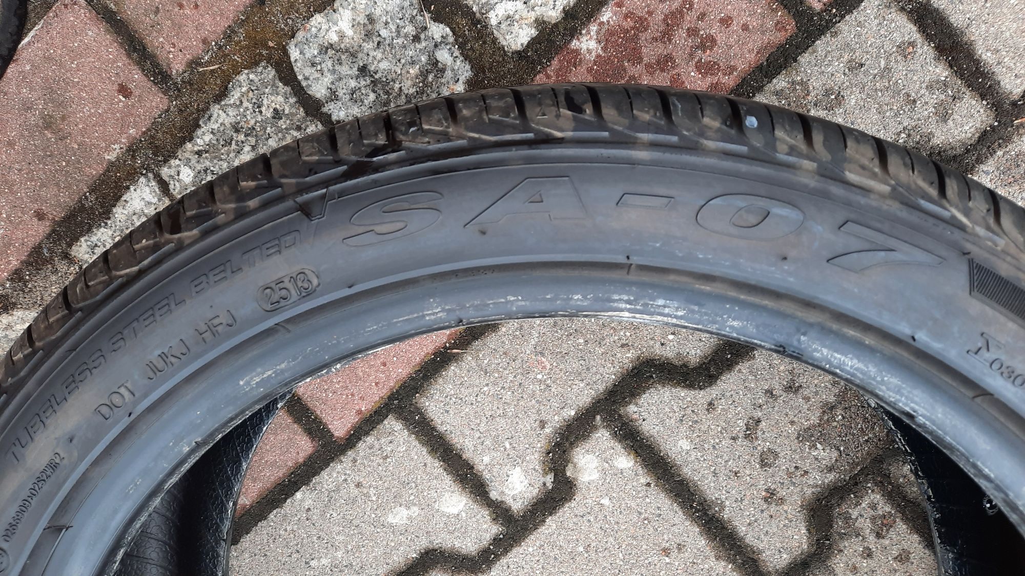 Westlake 215/45 ZR18 SA-07