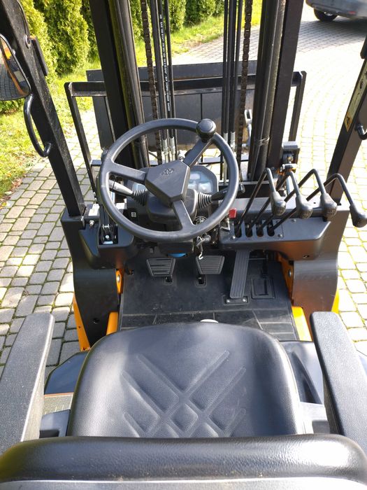 Wózek widłowy w super stanie diesel faktura