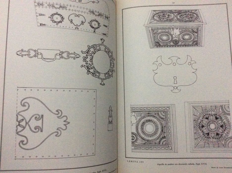 Muebles de estilo espanol : desde el gotico hasta el siglo XIX