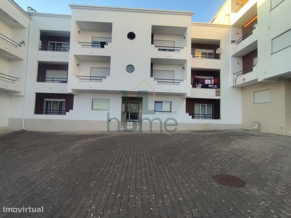 Apartamento T2 com Boas Áreas - Gândara dos Olivais, Leiria