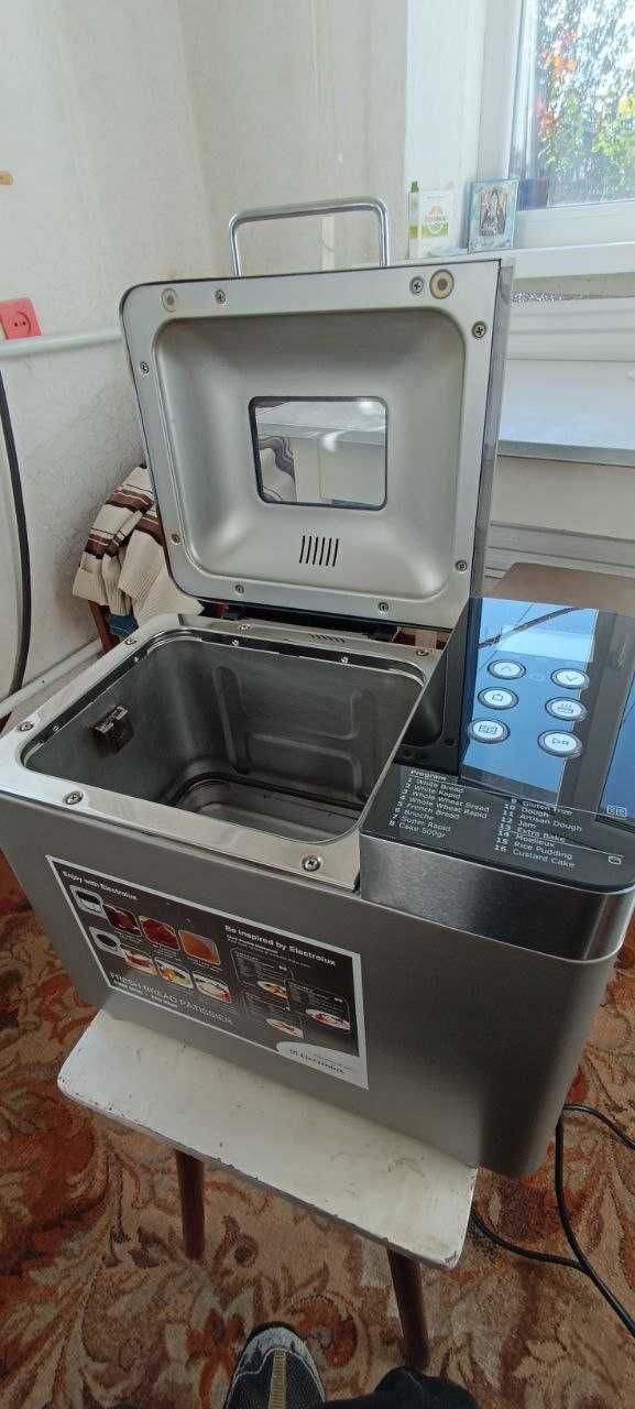 Хлібопіч ELECTROLUX EBM 8000