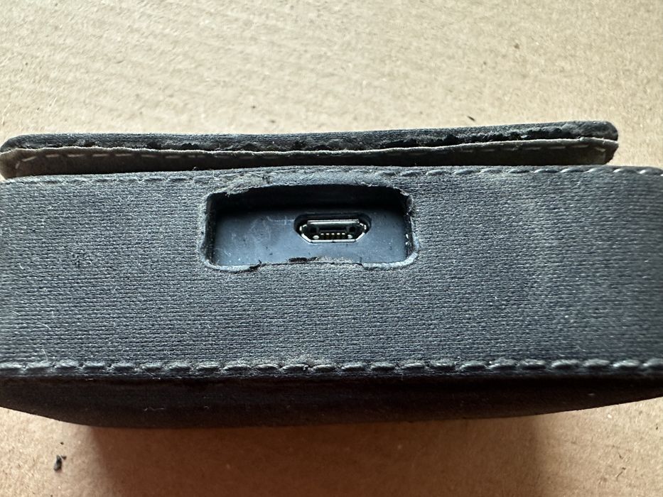 Bluetooth гарнітура Plantronics, прикрашена кристалами Swarowski