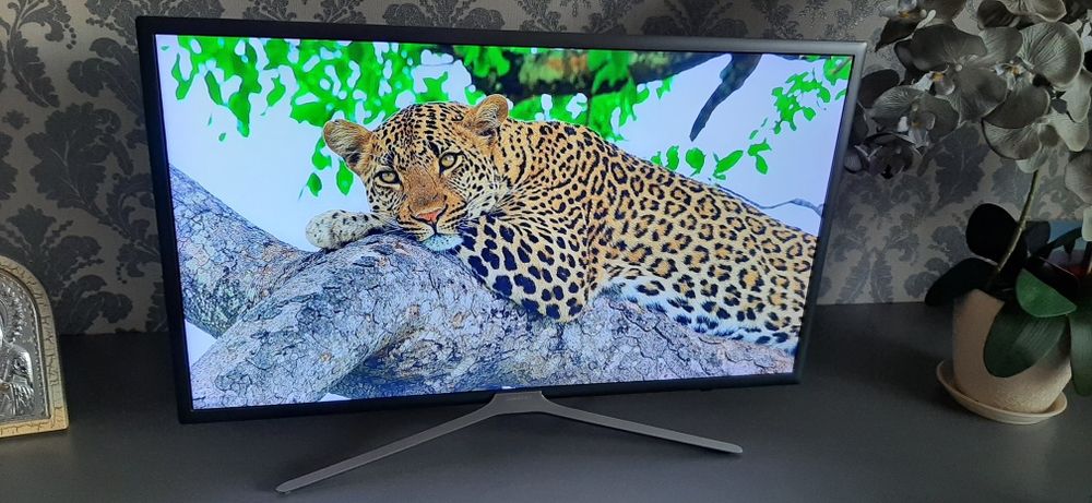 Телевізор SAMSUNG Smart LED 32