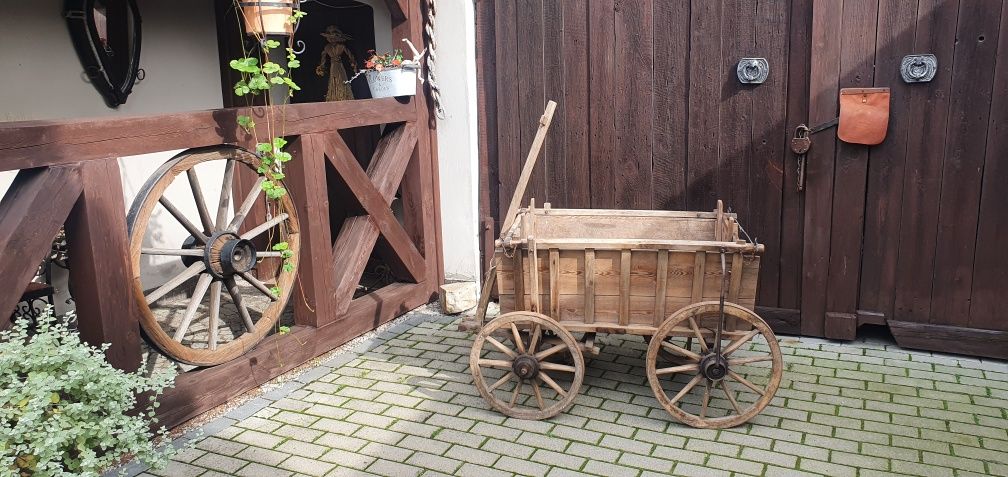 Stary przedwojenny wózek