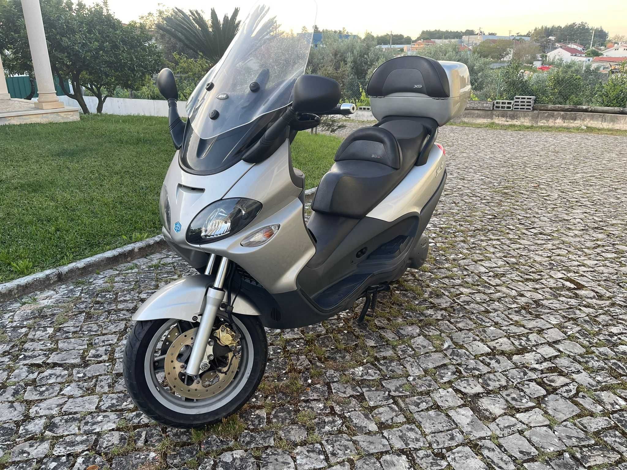 Scooters Piaggio 500 X9