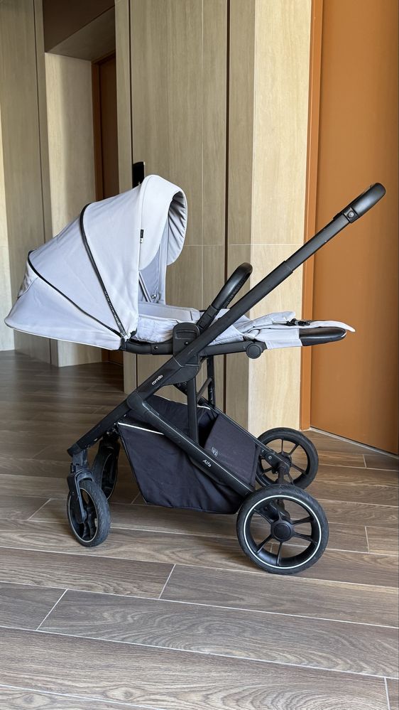 Прогулянкова коляска Carrello Alfa з реверсивним сидінням