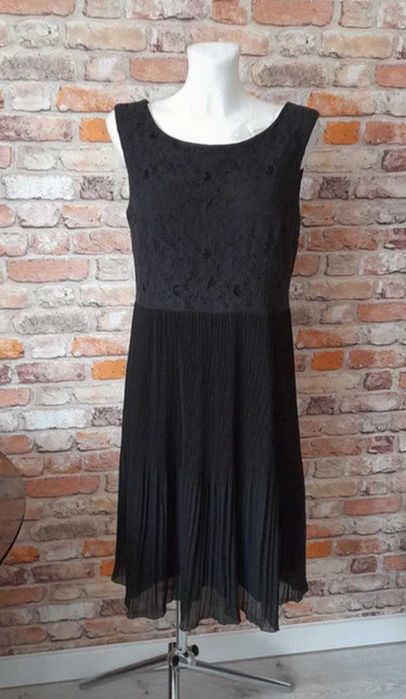 Sukienka mała czarna ,koronka ,plisy .Dresses Yessica