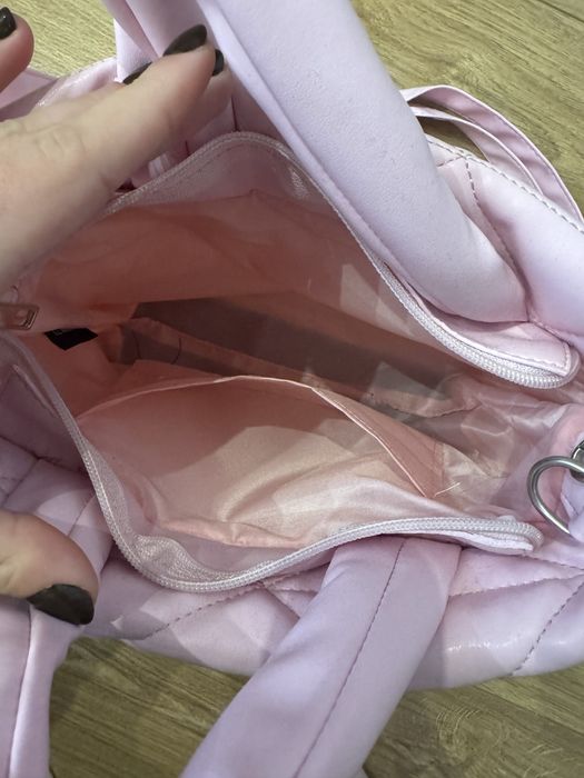 Рожева пухка сумочка