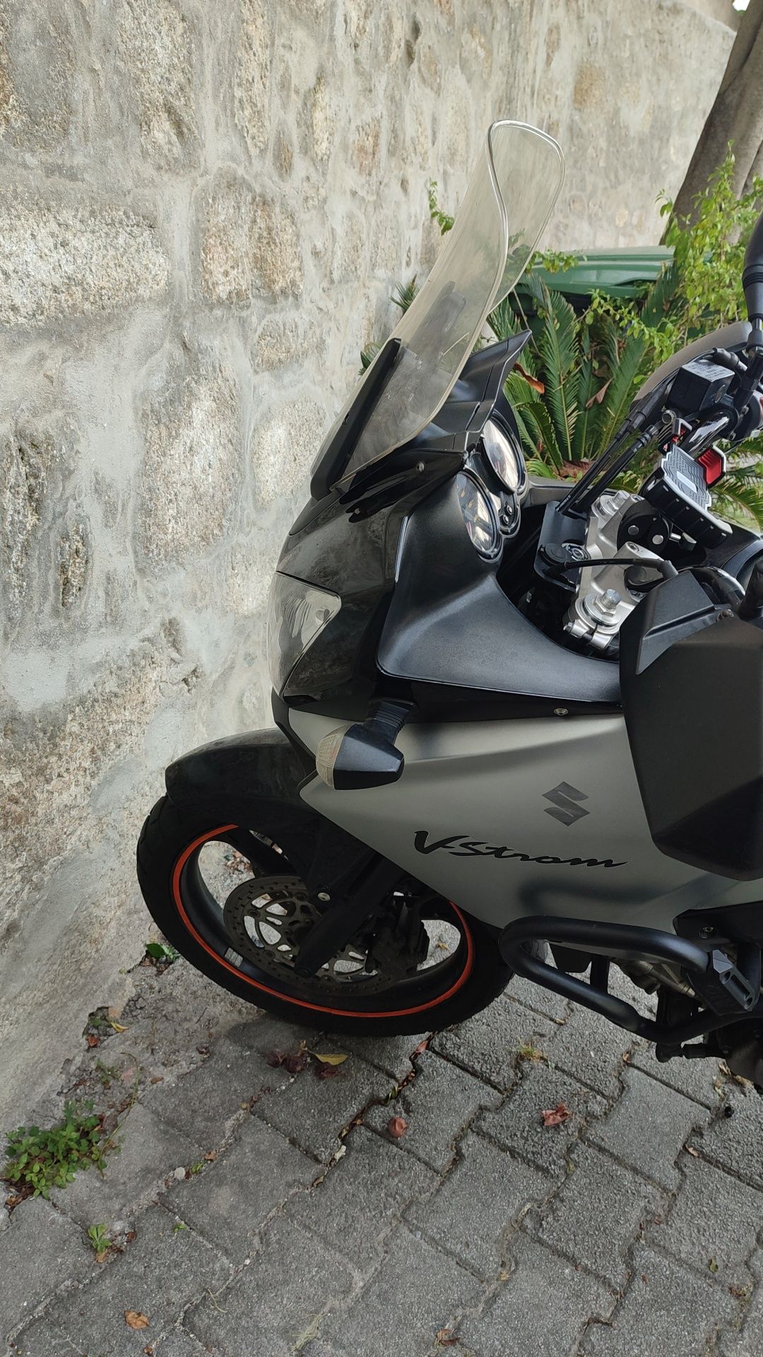 Vstrom 650, 2004