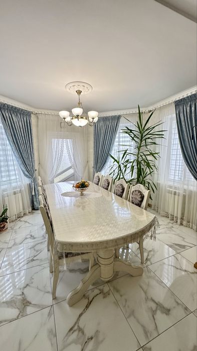 Продаж будинку з ремонтом на околиці міста