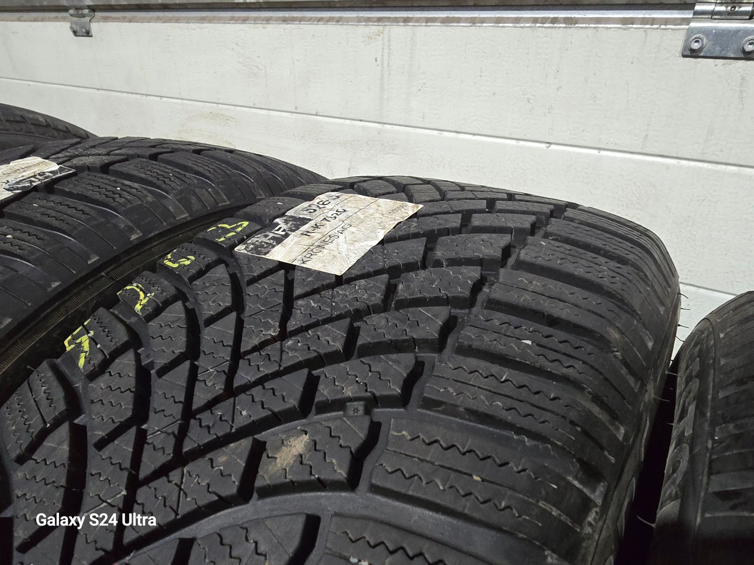 Bridgestone Blizzak LM005 235/55R17 103V 7mm 4X 22R