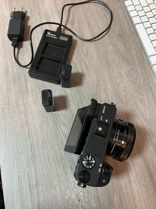 Sony A6300 + 16-50mm (bolsa e baterias)