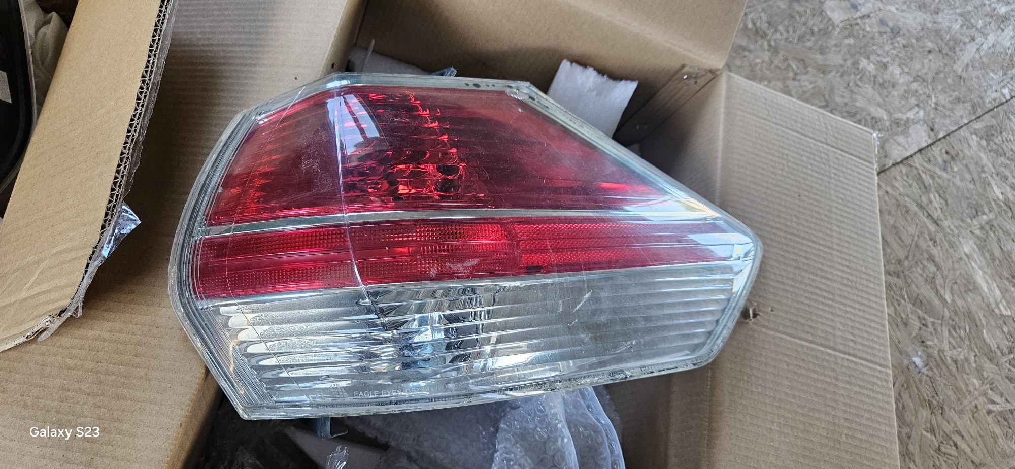Nissan Rogue ,Nissan X-Trail ліхтарі в ляду.