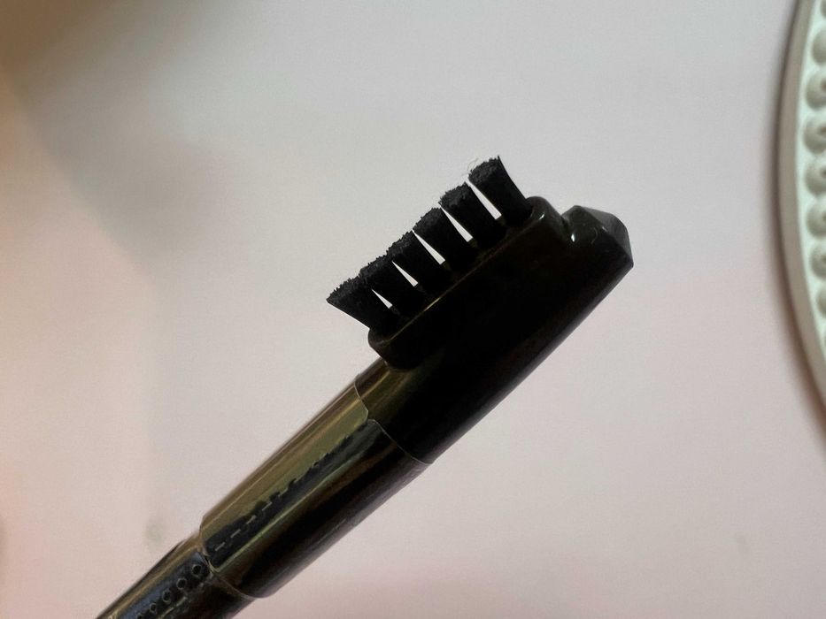 Sephora Collection Kredka O 12godzinnej trwałości Do brwi z grzebykiem