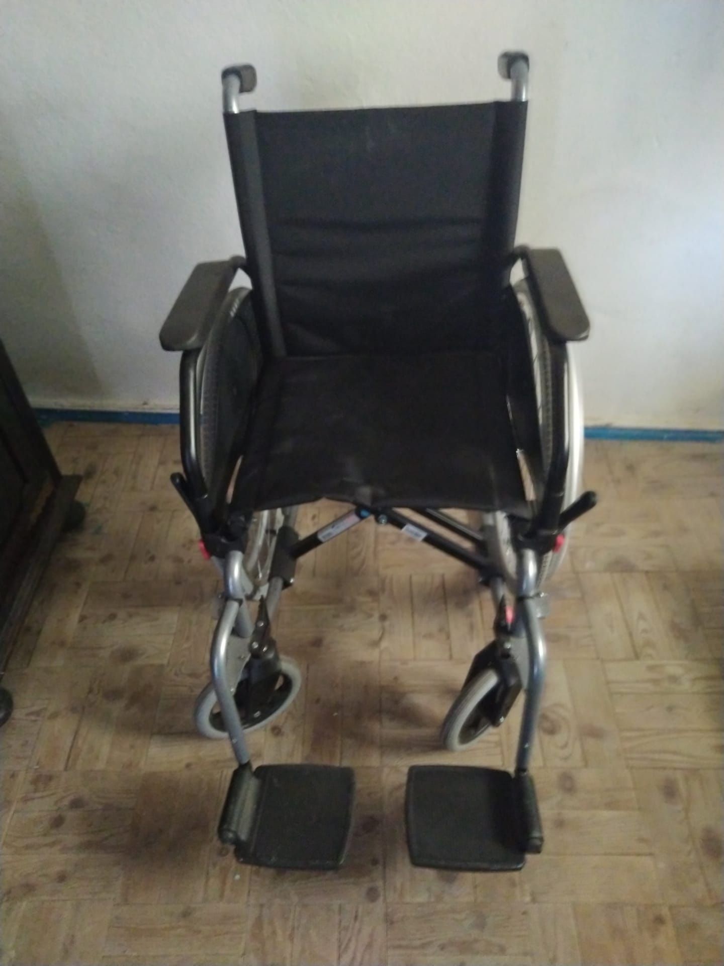 Cadeira de rodas semi-nova
