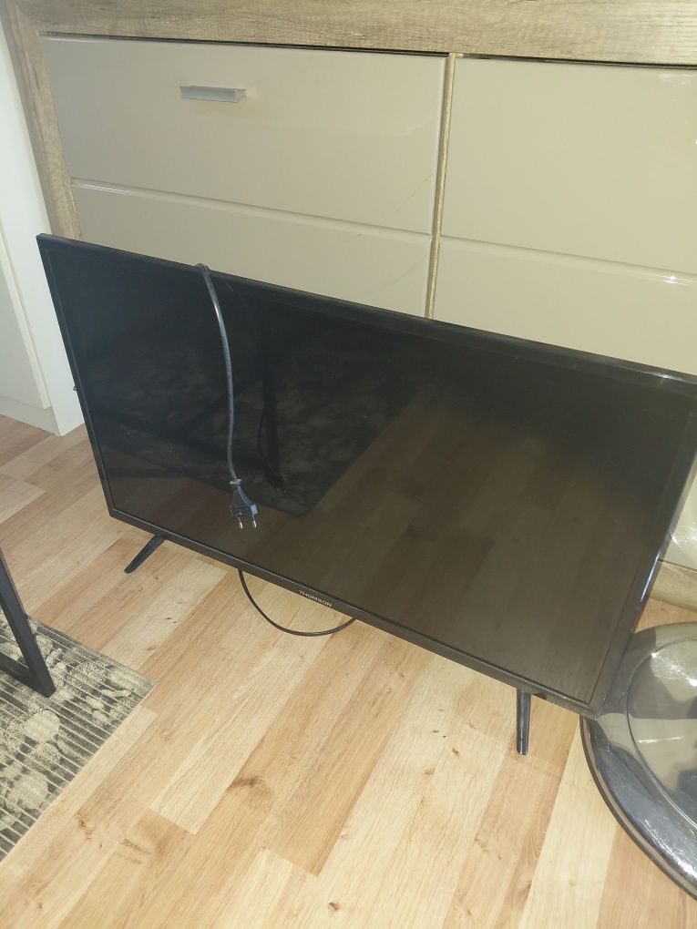 Sprzedam telewizor thomson 32"