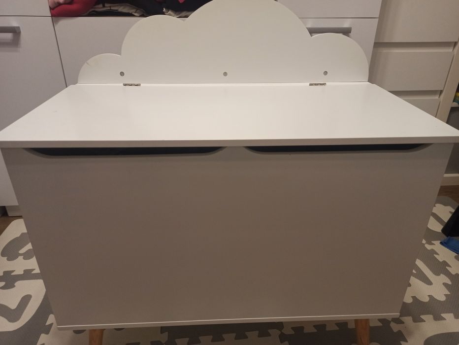 Biała szafka komoda kufer pojemnik na zabawki chmurka do pokoju dzieci