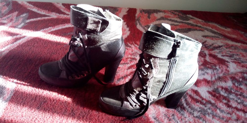 Vendo botins pouco usados