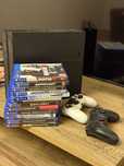 PS4 звияайна зі всіма іграми і двома геймпадами