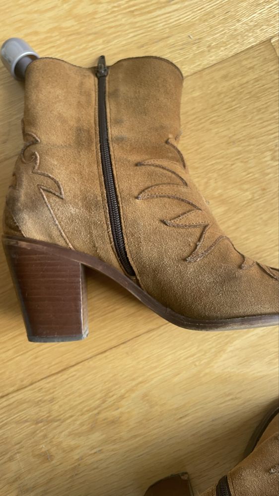 Botas em camurca