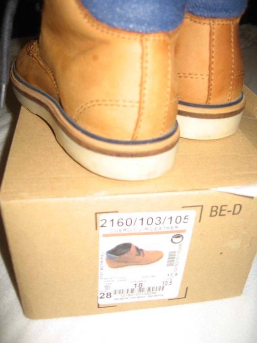 Botas castanhas, menino, T28