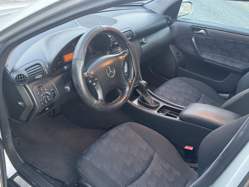 MERCEDES- BENZ C200 CDI DIESEL AR CONDICIONADO 2001