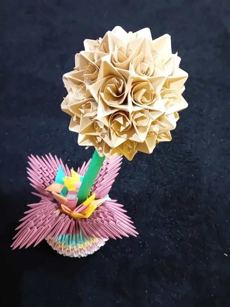 Kwiat w doniczce z origami papierowy