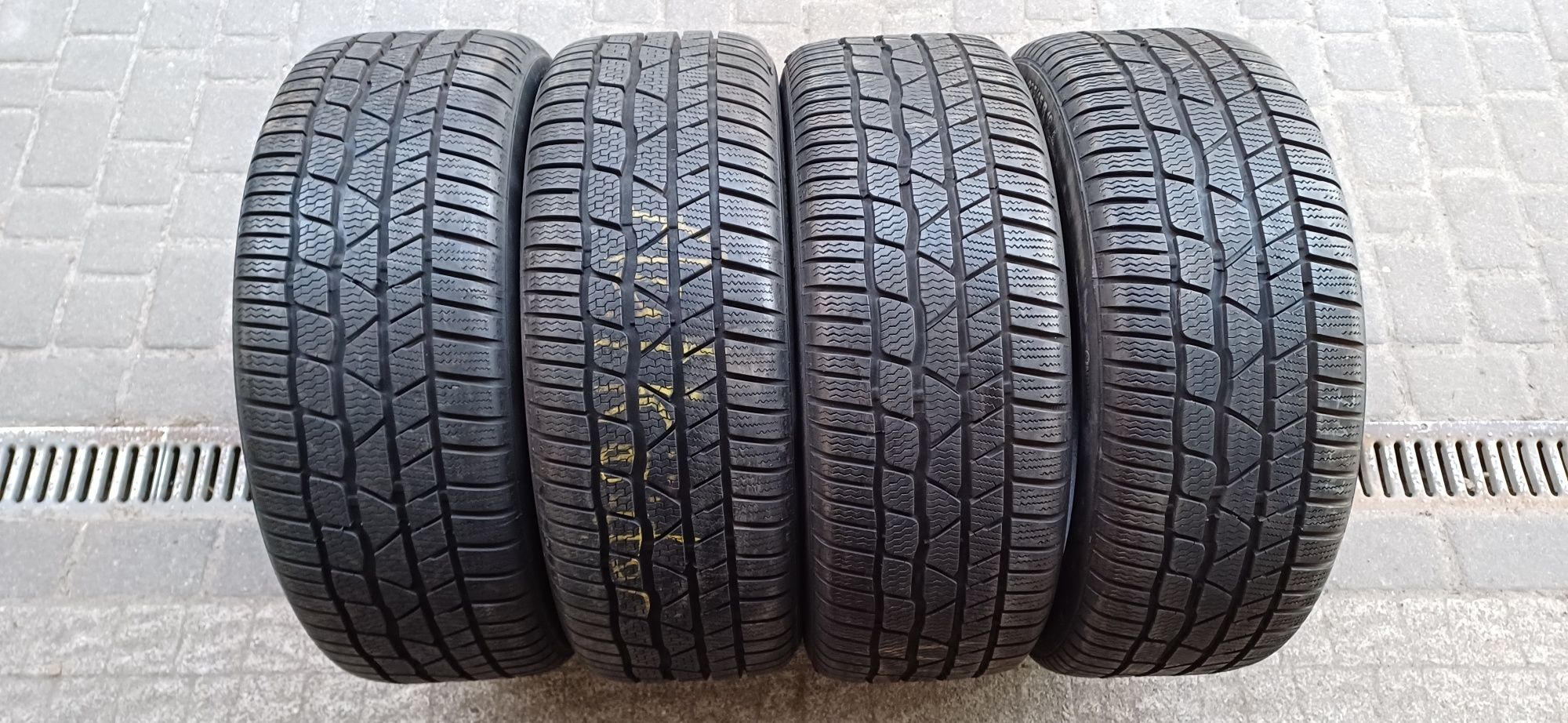 235/45R19 99V CONTINENTAL , komplet opon zimowych.