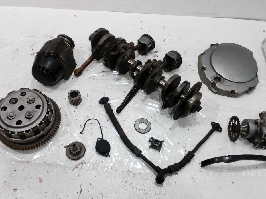 Suzuki GSF 600 bandit części silnikowe sprzęgło wał alternator pompa