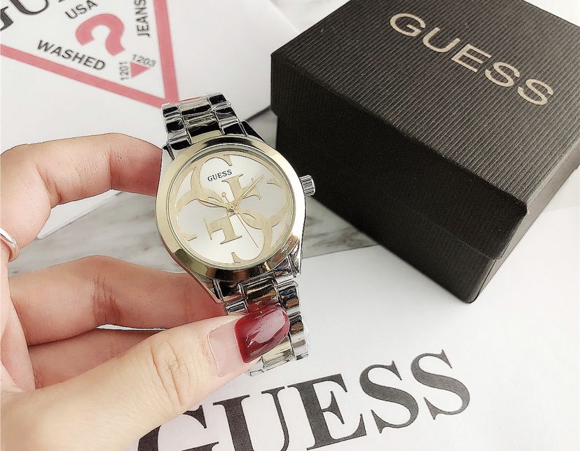 Zloty zegarek Guess