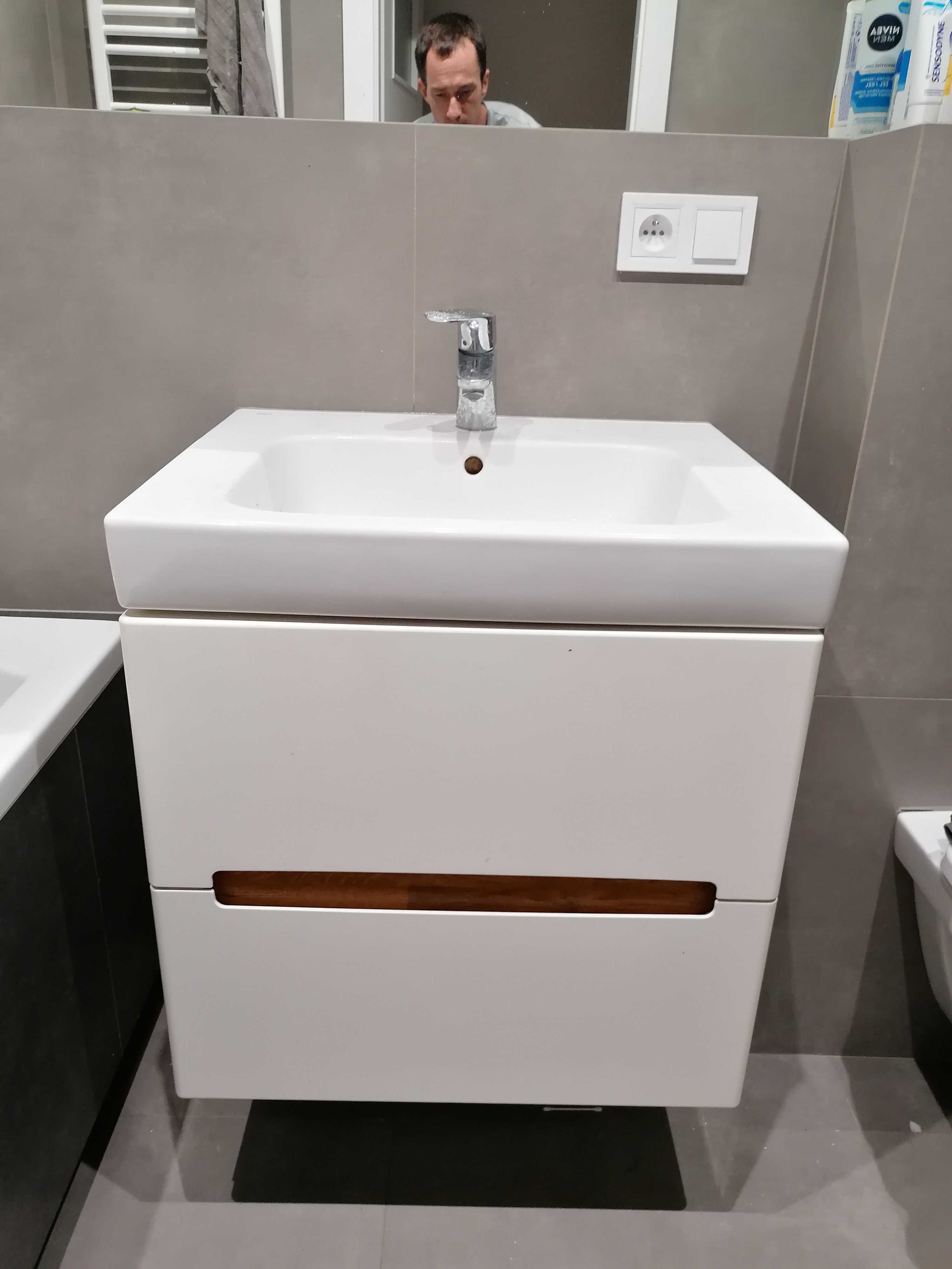 Sprzedam szafka łazienkowa, umywalka, bateria hansgrohe (biała, 60cm)
