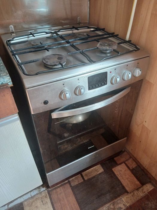 Продам газову пліту Hansa .