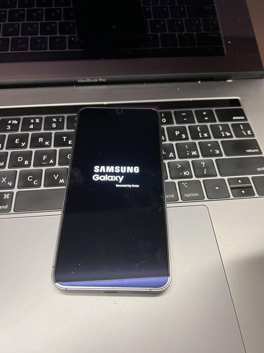 Продам телефон Samsung Galaxy s24 -S921U1 8 на 128Gb