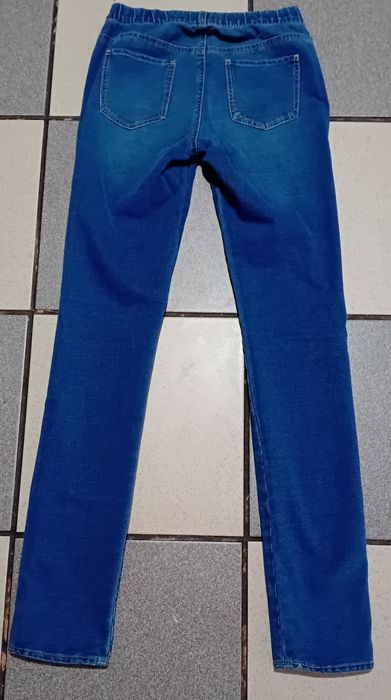 Vendo varias calças de menina xs....12 anos