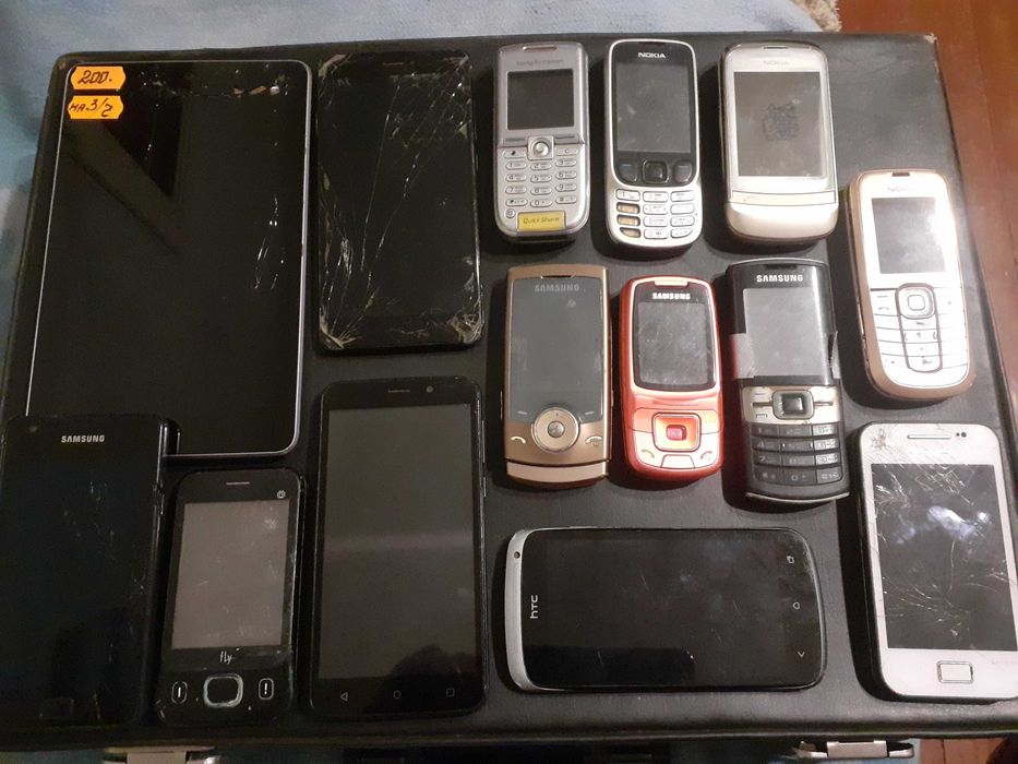 Мобильные телефоны на запчасти или в ремонт - одним лотом.