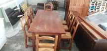 mesa e cadeiras de