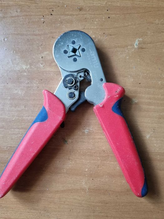 Автомати електричні,біти,кусачки,сверла,i.т.п. можна окремо придбати