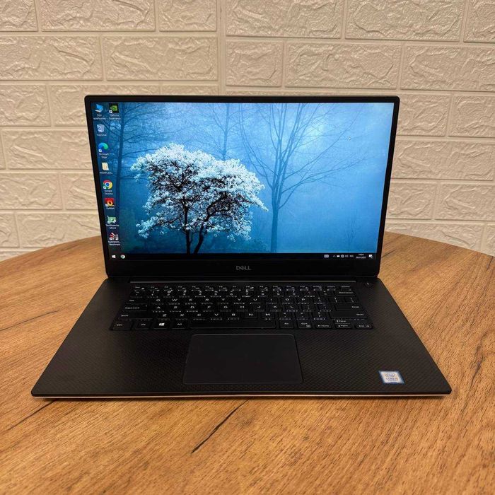 Dell XPS 9560 15.6" FHD IPS i5-7300HQ 8GB 256GB SSD GTX 1050