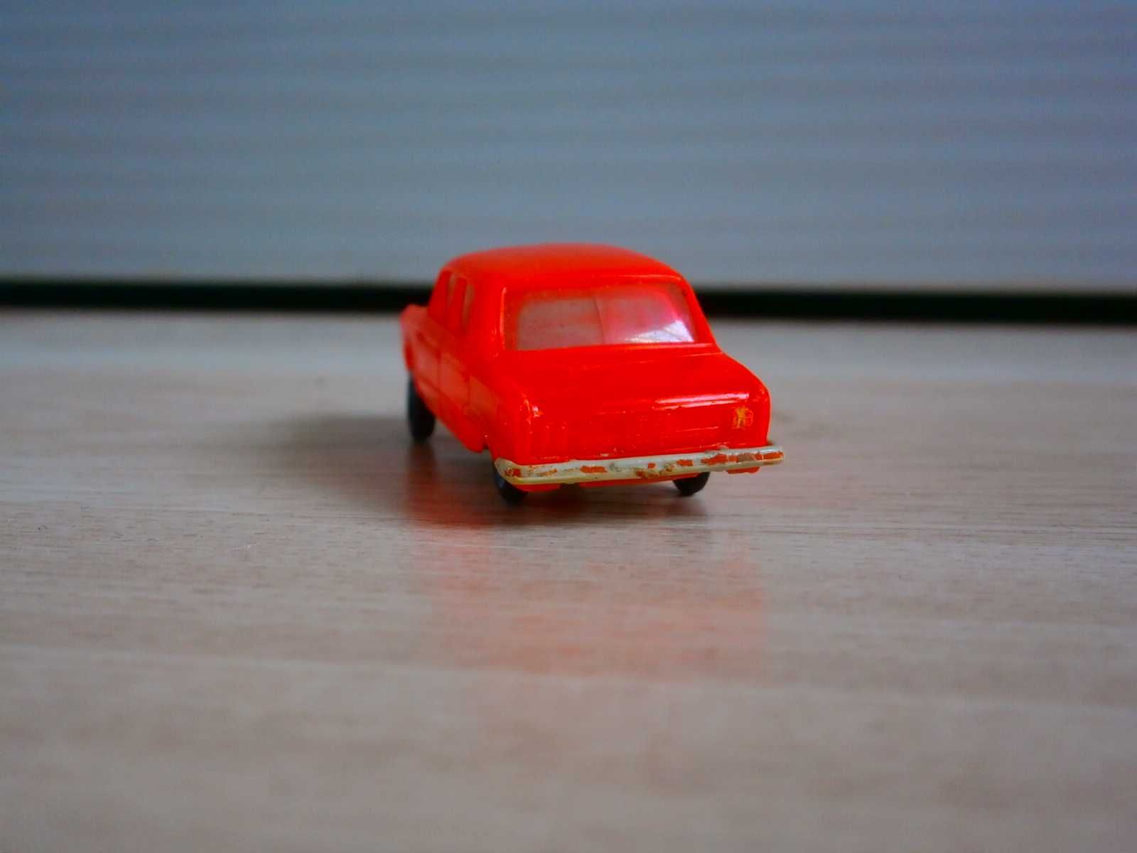 Fiat 125P ZC-28 1:72 Ruch miniatura PRL