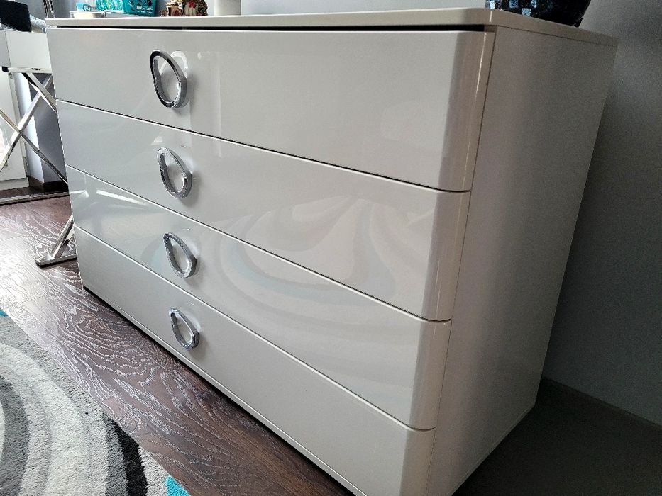 Komoda +2 szafki nocne