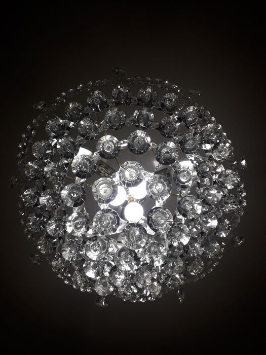 Продам хрустальную люстру