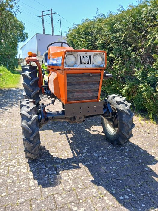 Tractor Hinomoto 4x4 poucas horas p/trabalhar