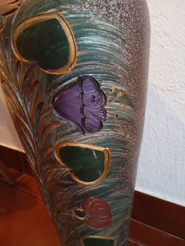 Jarrão com flores feitas à mão