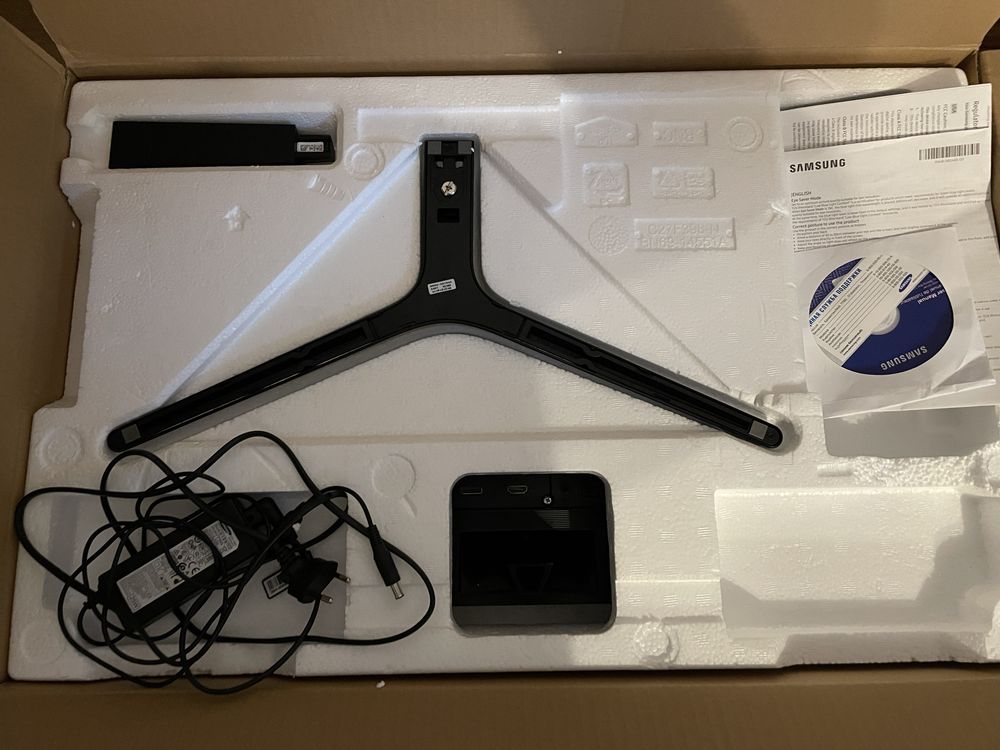 Uszkodzony monitor Samsung Curved 27” C27F398FWU z akcesoriami