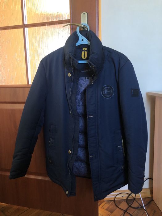 Темно-синя чоловіча зимова куртка