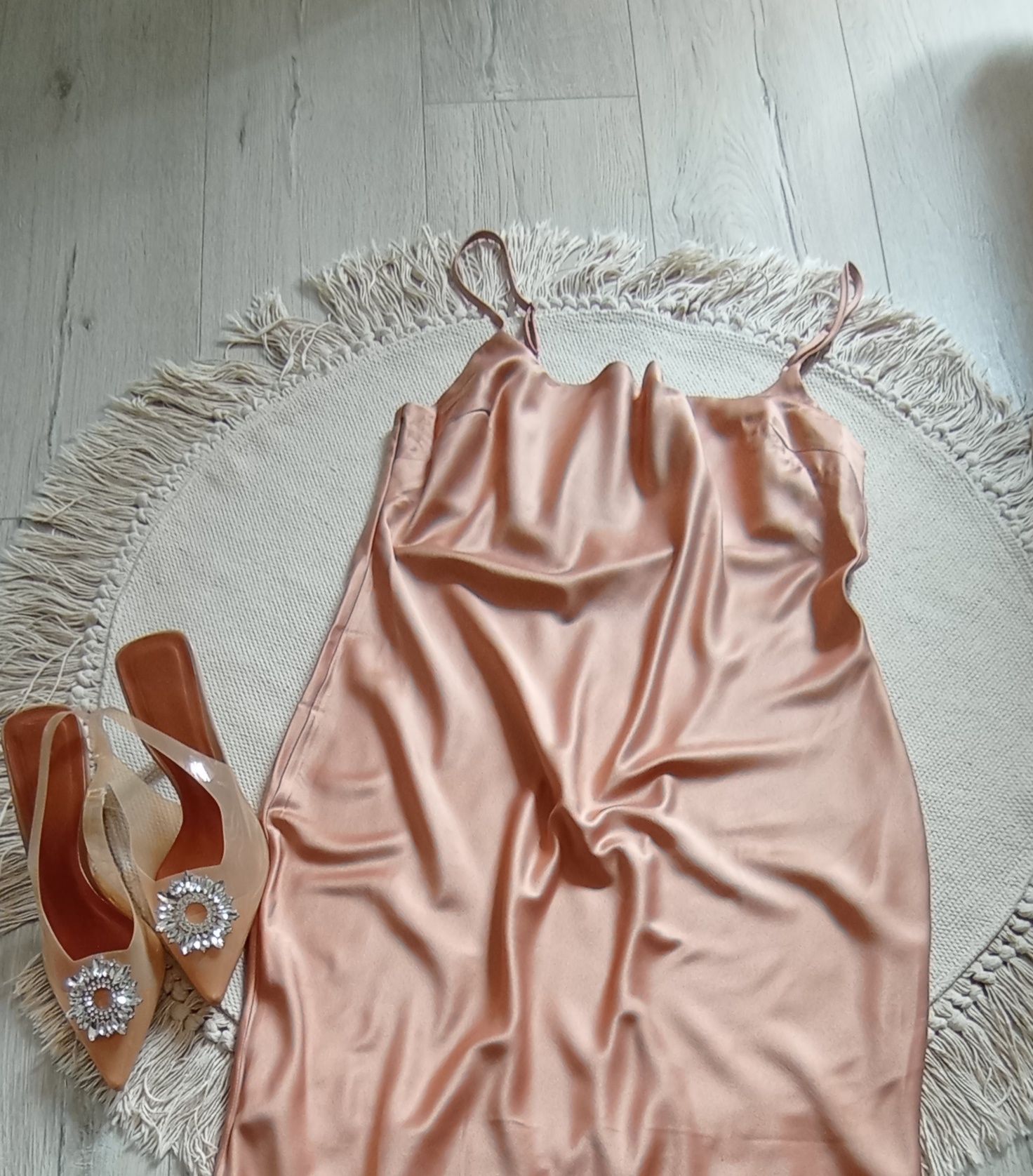 Sukienka imprezowo koktajlowa Asos